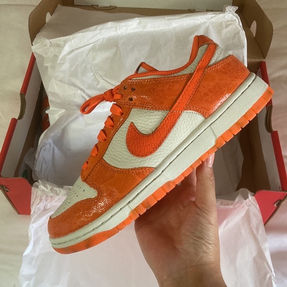 Nike Dunk Low - Picture 4 of 5